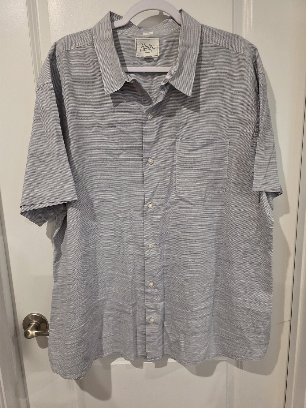 Bixby Men's Short-Sleeve Casual Button-Down Shirt in Light Gray Stripe